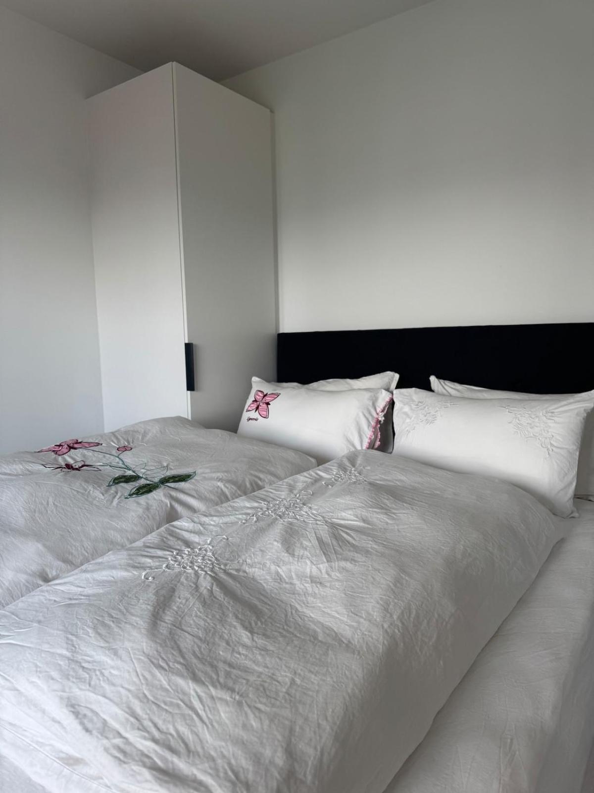 Minimalistic, Flat, Kopavogur Apartment Reykjavik Exterior photo